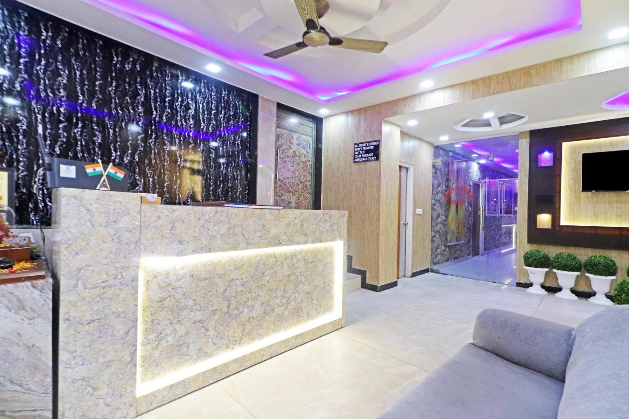 Hotel Qubic Near Igi Delhi Airport 뉴델리 외부 사진